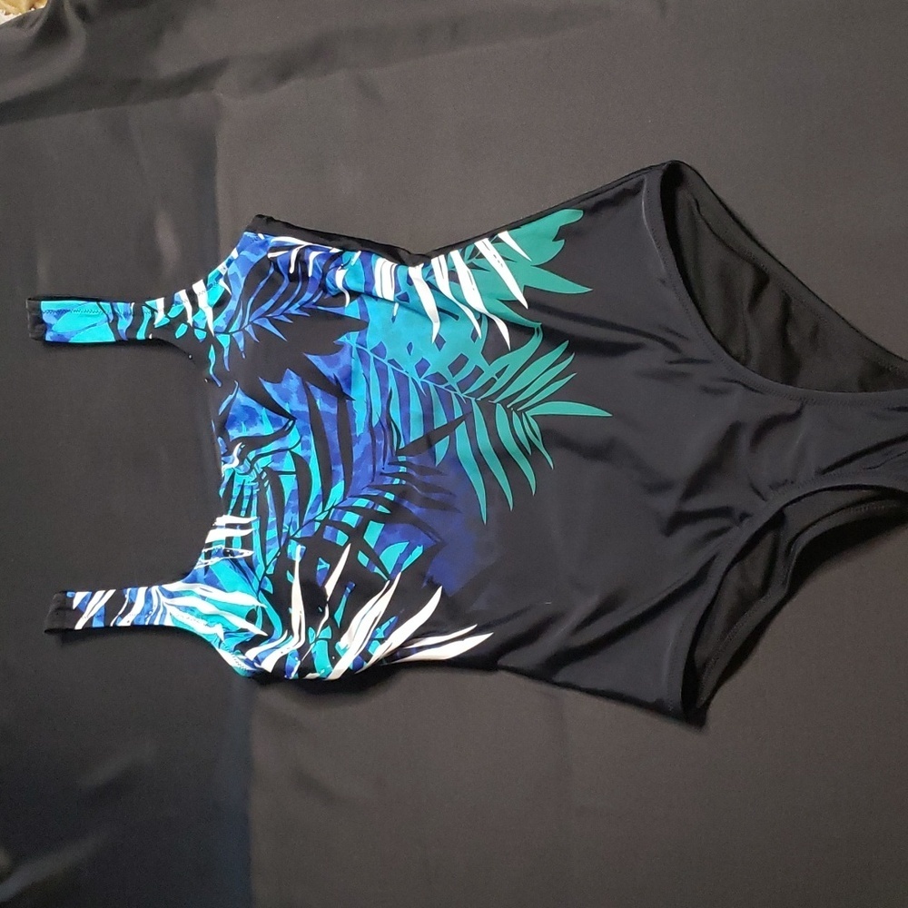Seeker's Essentials Australia, size 8, blue tones animal/leaf design swimsuit